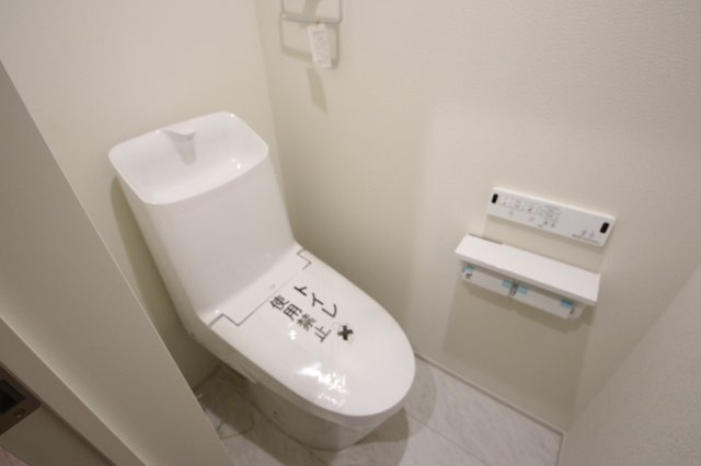 《仲介手数料無料》緑区道祖土４丁目28-1(2号棟)新築一戸建てリナージュのトイレ|撮影日 2025年4月26日 14:25 曇り