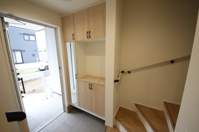 《仲介手数料無料》緑区道祖土４丁目28-1(2号棟)新築一戸建てリナージュの玄関|撮影日 2025年4月26日 14:25 曇り