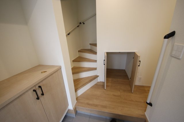 《仲介手数料無料》緑区道祖土４丁目28-1(2号棟)新築一戸建てリナージュの玄関|撮影日 2025年4月26日 14:25 曇り