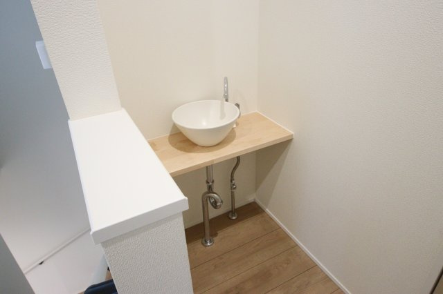 《仲介手数料無料》緑区道祖土４丁目28-1(2号棟)新築一戸建てリナージュの独立洗面台|撮影日 2025年4月26日 14:25 曇り