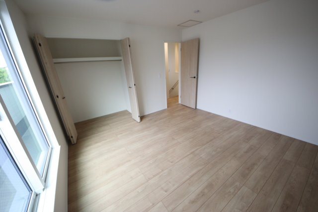 《仲介手数料無料》緑区道祖土４丁目28-1(2号棟)新築一戸建てリナージュの洋室|撮影日 2025年4月26日 14:25 曇り