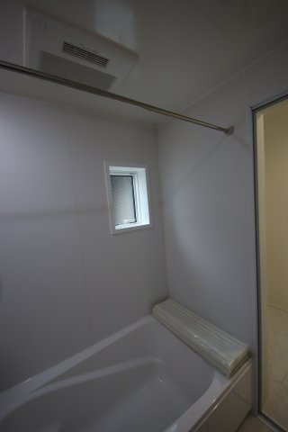 《仲介手数料無料》緑区道祖土４丁目28-1(5号棟)新築一戸建てリナージュの浴室|撮影日 2025年4月28日 14:30 曇り