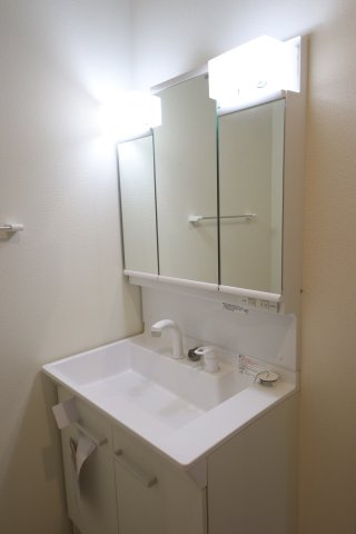 《仲介手数料無料》緑区道祖土４丁目28-1(5号棟)新築一戸建てリナージュの独立洗面台|撮影日 2025年4月28日 14:30 曇り