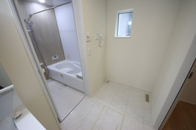 《仲介手数料無料》緑区道祖土４丁目28-1(5号棟)新築一戸建てリナージュのランドリースペース|撮影日 2025年4月28日 14:30 曇り