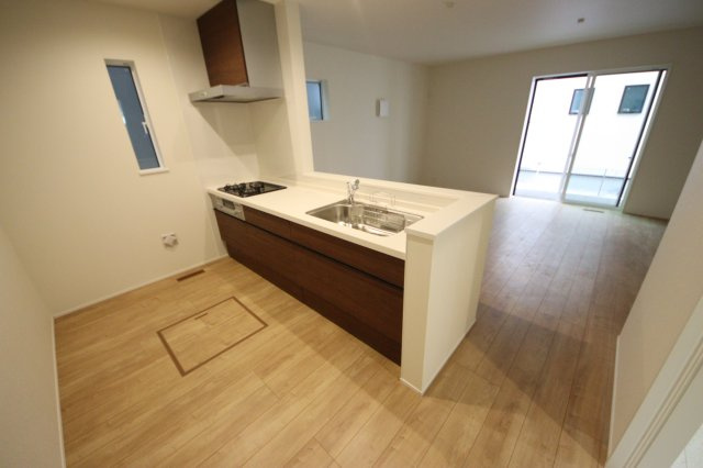 《仲介手数料無料》緑区道祖土４丁目28-1(5号棟)新築一戸建てリナージュのキッチン|撮影日 2025年4月28日 14:30 曇り