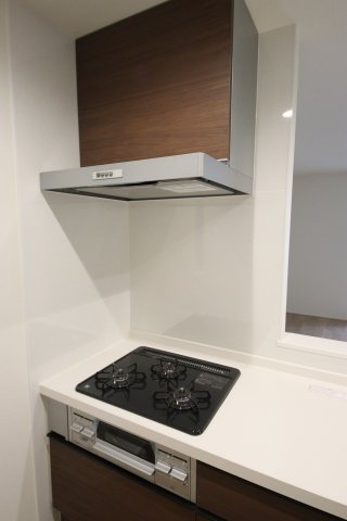 《仲介手数料無料》緑区道祖土４丁目28-1(5号棟)新築一戸建てリナージュのキッチン|撮影日 2025年4月28日 14:30 曇り