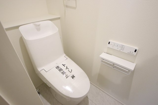 《仲介手数料無料》緑区道祖土４丁目28-1(5号棟)新築一戸建てリナージュのトイレ|撮影日 2025年4月28日 14:30 曇り