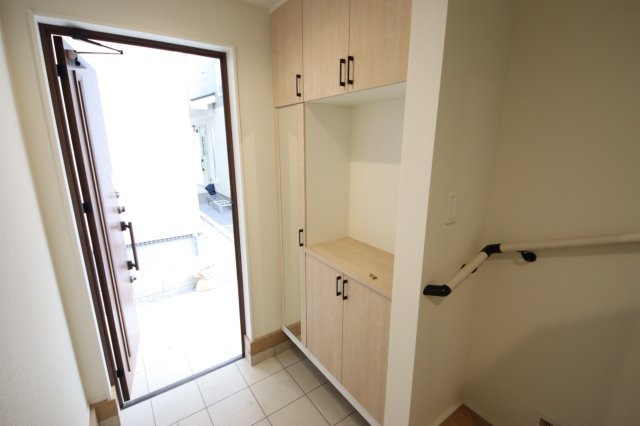 《仲介手数料無料》緑区道祖土４丁目28-1(5号棟)新築一戸建てリナージュの玄関|撮影日 2025年4月28日 14:30 曇り