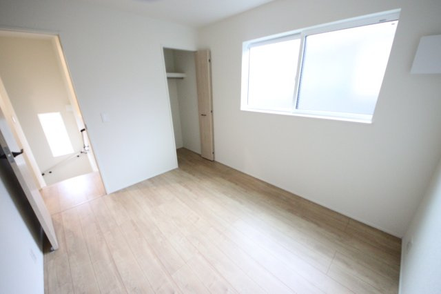 《仲介手数料無料》緑区道祖土４丁目28-1(5号棟)新築一戸建てリナージュの洋室|撮影日 2025年4月28日 14:30 曇り