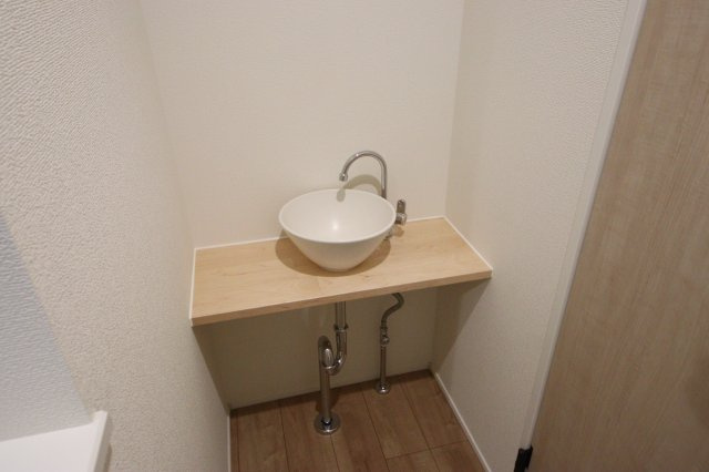 《仲介手数料無料》緑区道祖土４丁目28-1(5号棟)新築一戸建てリナージュの独立洗面台|撮影日 2025年4月28日 14:30 曇り