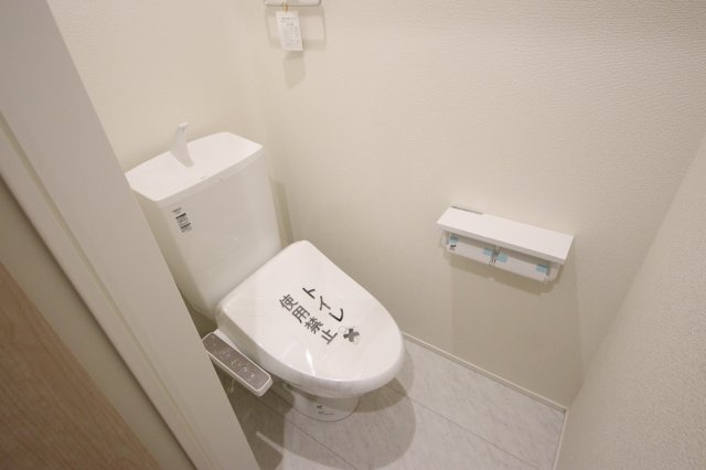 《仲介手数料無料》緑区道祖土４丁目28-1(5号棟)新築一戸建てリナージュのトイレ|撮影日 2025年4月28日 14:30 曇り