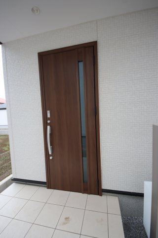 《仲介手数料無料》緑区道祖土４丁目28-1(5号棟)新築一戸建てリナージュの玄関|撮影日 2025年4月28日 14:30 曇り