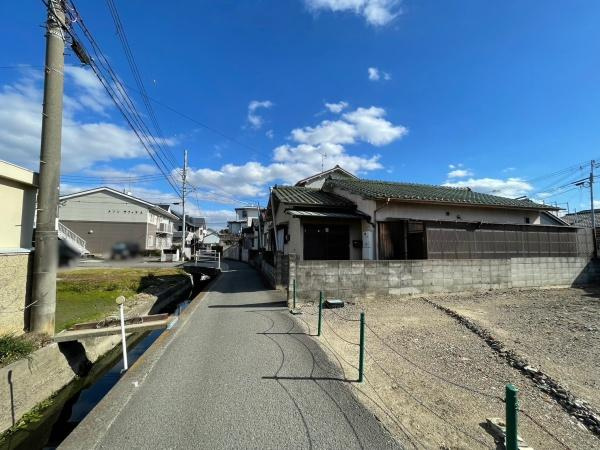 和歌山市有家　中古戸建の前面道路含む現地写真