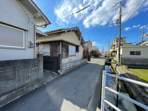 和歌山市有家　中古戸建の前面道路含む現地写真