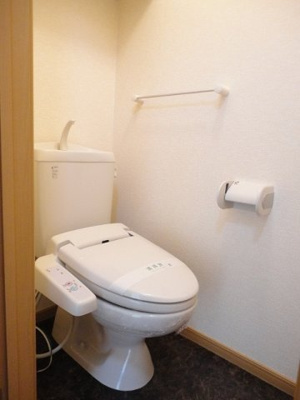 【トイレ】 | ノイ・ブローテＡ | コンパクトで使いやすいトイレです