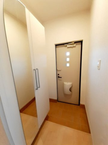 三木市加佐のアパートの玄関