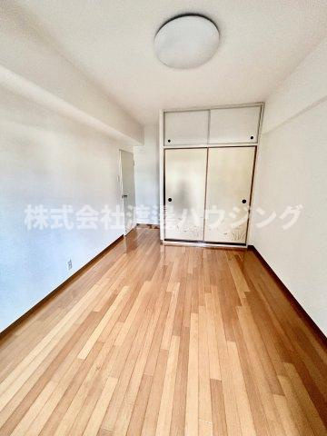 メゾン千里丘G棟の寝室