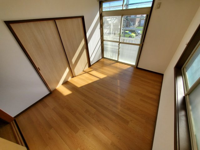 【内装】 | コーポ高橋 | 個人の部屋や寝室として使える洋室です