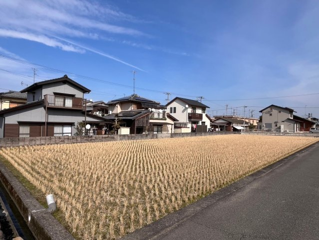 西条市小松町新屋敷甲588番1の周辺