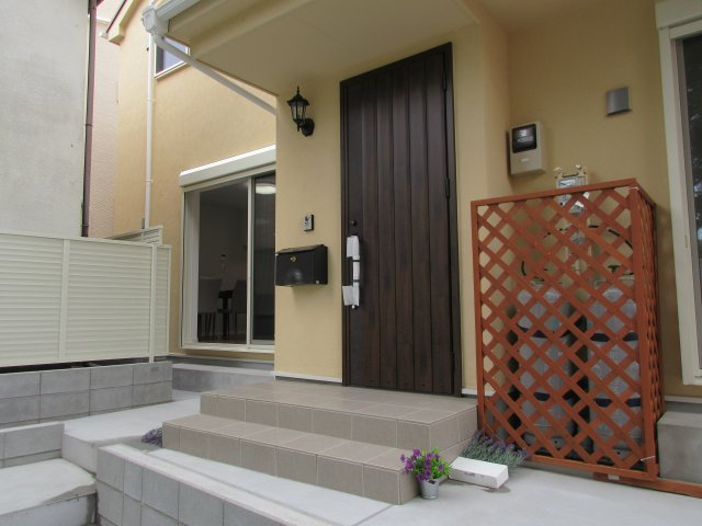 昭島市拝島町4丁目　新築戸建全3棟の玄関