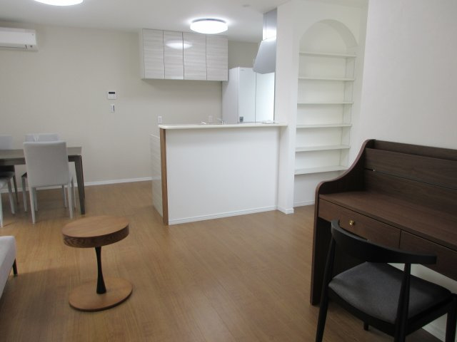 昭島市拝島町4丁目　新築戸建全3棟の居間・リビング|家族団らんの時間も増えそうなくつろぎのＬＤＫ