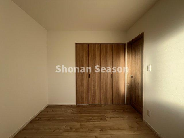 【洋室】 | 必要な物が必要な場所に片付く、全室には収納を完備しました♪