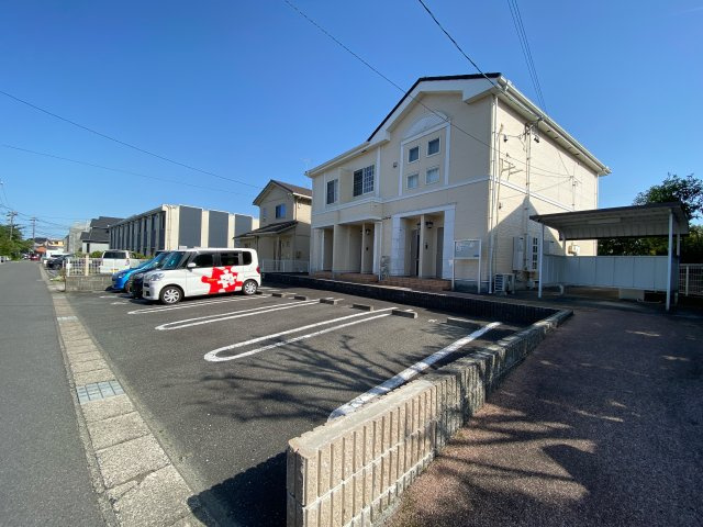 ノーブルハウスの駐車場