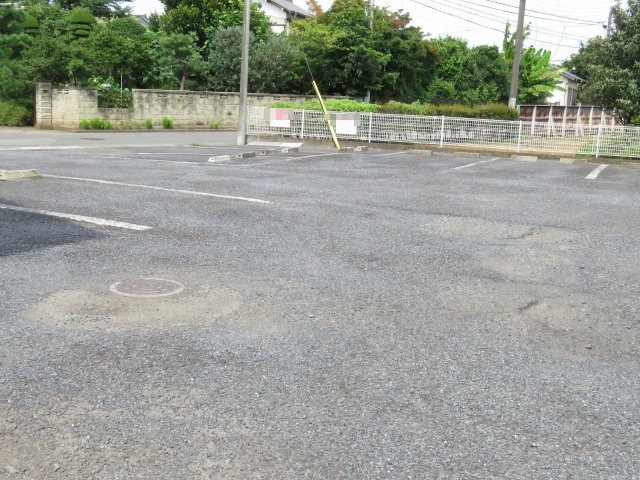 アクアヴィラージュAの駐車場