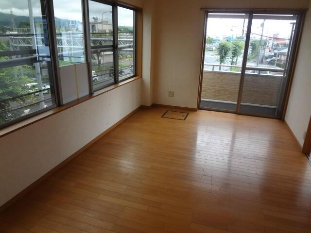 あけぼのハイツの居間・リビング| 