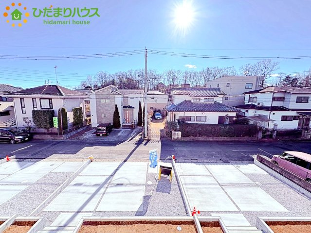 東松山市五領町　新築一戸建て　リーブルガーデン　02の前面道路含む現地写真