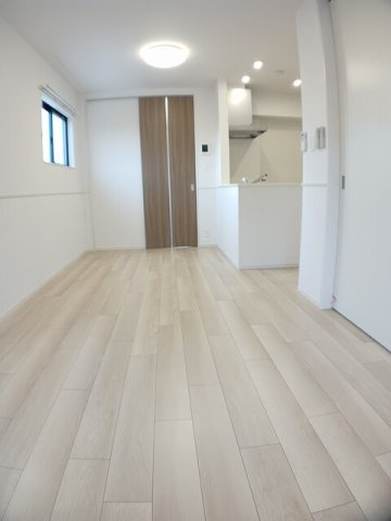 ロイヤルガーデンの居間・リビング