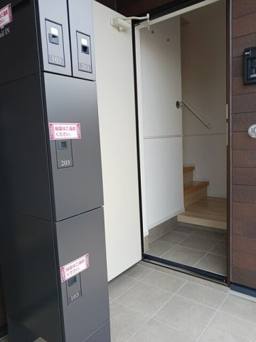 ロイヤルガーデンの玄関|毎日通る玄関はこちらです