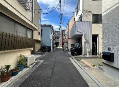 墨田区東向島１丁目の戸建の前面道路含む現地写真