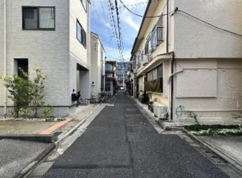 墨田区東向島１丁目の戸建の前面道路含む現地写真
