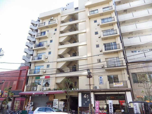 肴町旭ビルのエントランス