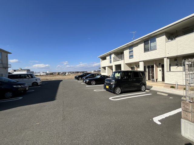 エヴィメリアⅡの駐車場