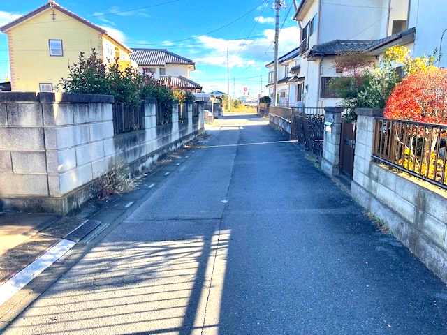 上里町神保原町　中古690の前面道路含む現地写真