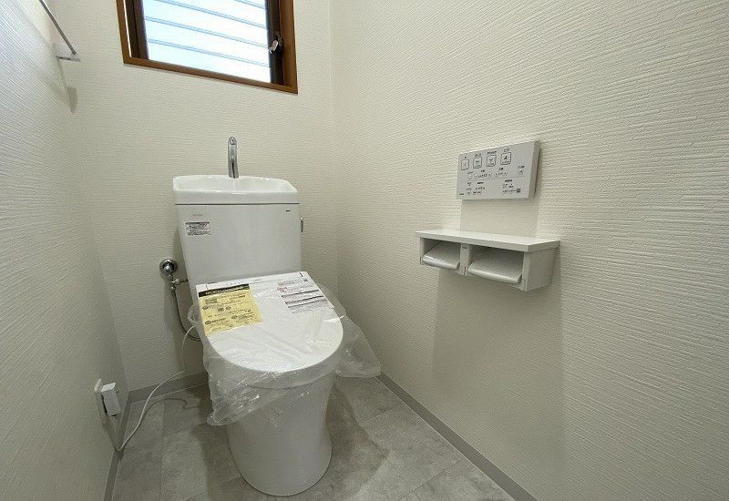 近江八幡市白鳥町　中古戸建のトイレ