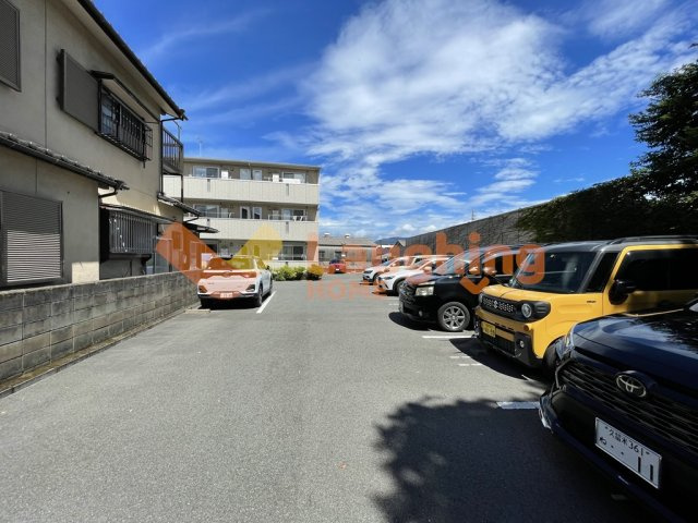 アリス京町壱番館の駐車場