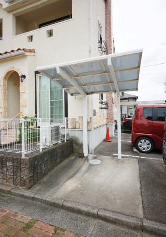 リシェス・アルブルの駐車場