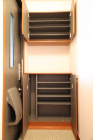 リファインド二ツ屋の玄関