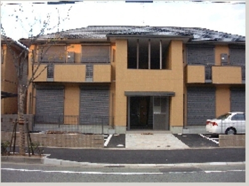 リファインド二ツ屋の駐車場