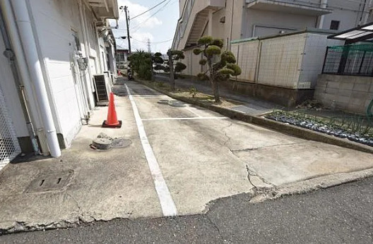 164ビルの駐車場