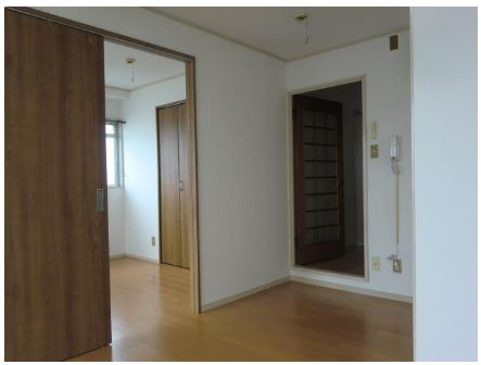 164ビルの居間・リビング