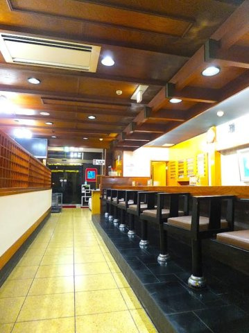 売住付店舗　伊豆の国市長岡のその他|店舗1Fはオープンスペースになっています。カウンターがあるので雰囲気が素敵ですね。