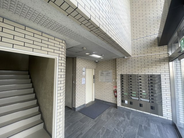 三和佐保川ビルのロビー