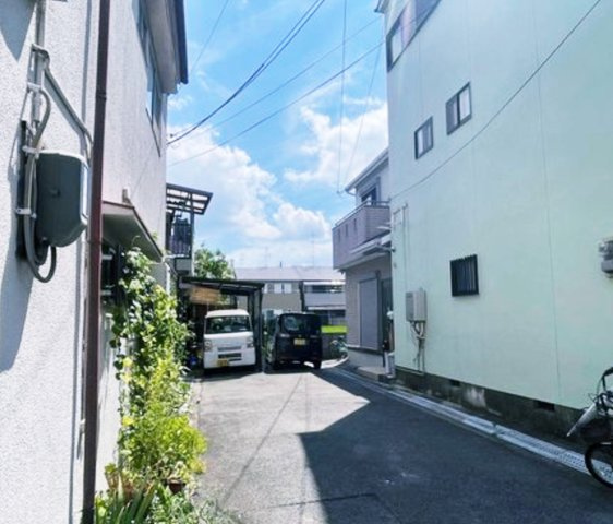 堺市東区日置荘北町　平成18年築の前面道路含む現地写真