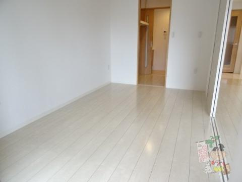 カサ・セグーラ幸町の居間・リビング|洋室