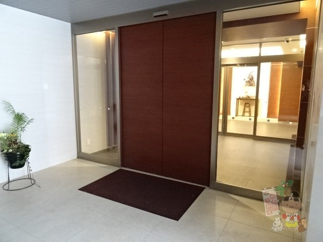 カサ・セグーラ幸町のエントランス