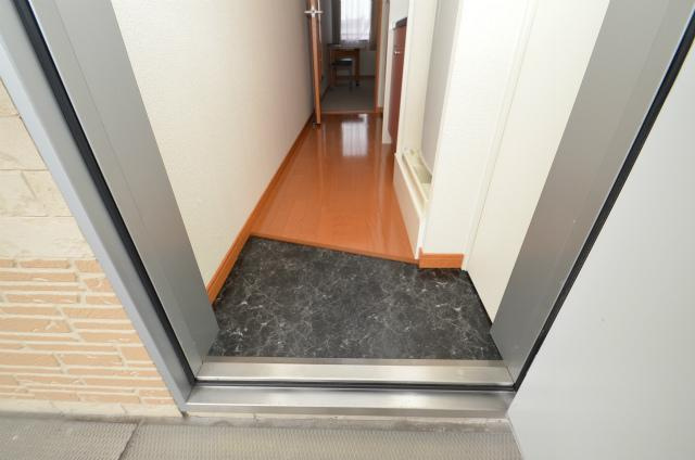 北九州市八幡西区楠橋西２丁目のアパートの玄関